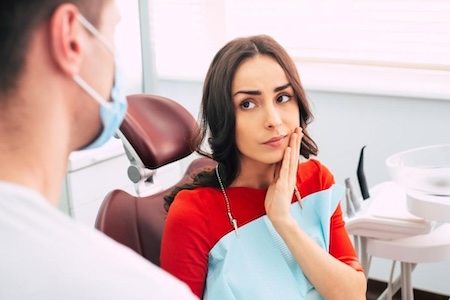 A female patient visiting a dental oral surgeon.