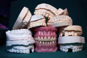 Dental molds and artificial teeth display