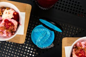 Dental retainer with berry ice cream dishes